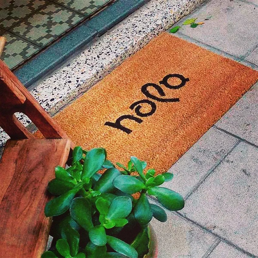 CatCatifa Hola/Adéu entrance