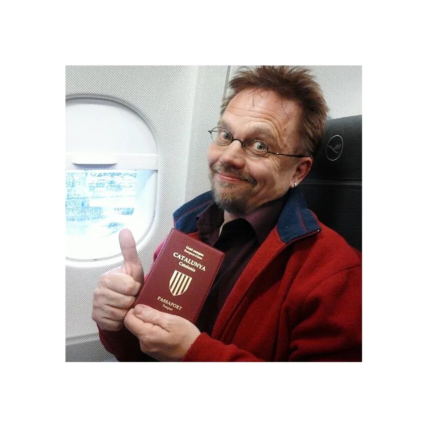 Funda passaport català a l'avió