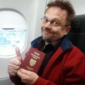 Couverture du passeport catalan dans l'avion