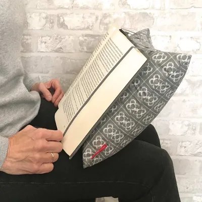 Barcelona flower panot reading cushion model