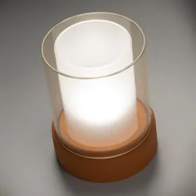 Potlight est une lampe de table qui se distingue par sa base en céramique