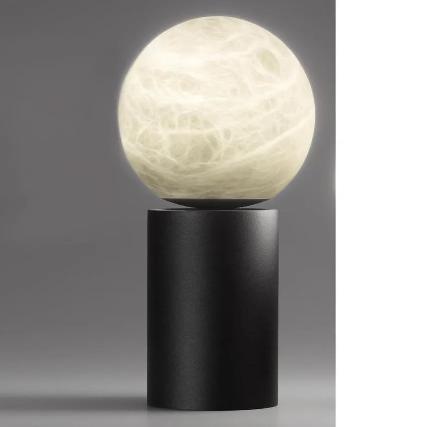 Tribeca USB es una innovadora lámpara de mesa portátil con batería.