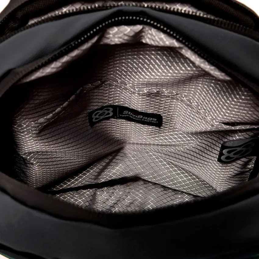 Reporter Small Shoulder Bag, designed for those who seek functionality and style on their travels.