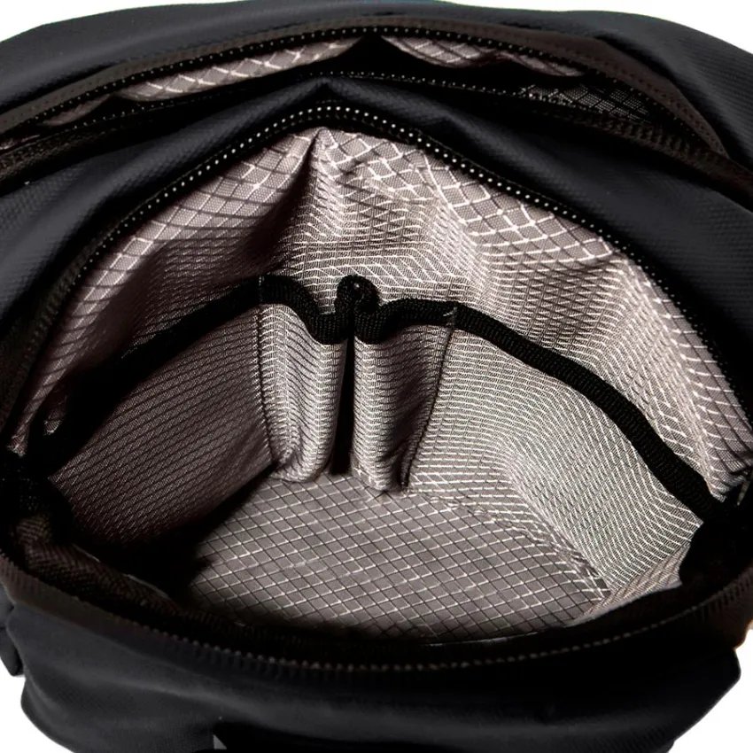 Reporter Petit sac à bandoulière, conçu pour ceux qui recherchent fonctionnalité et style lors de leurs voyages.