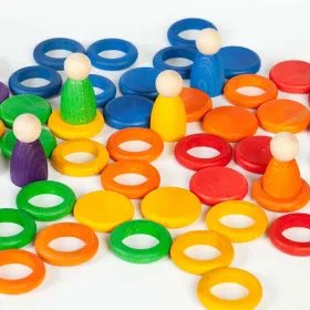 Nins, anelles i monedes Grapat, una invitació a l’exploració i a la imaginació.