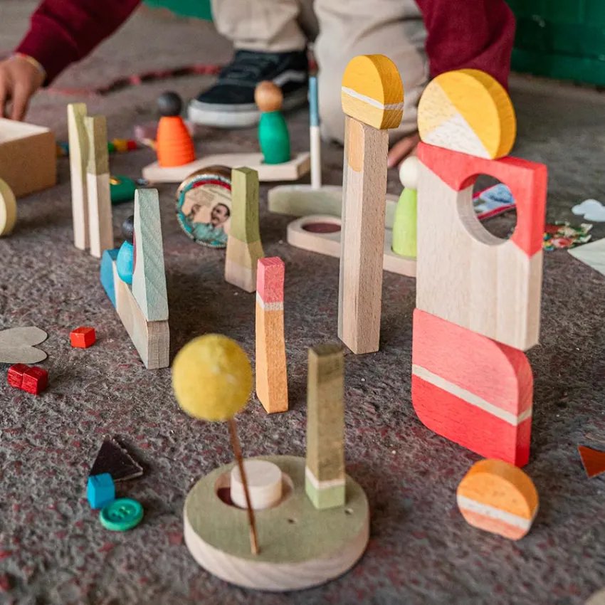 With the Happy Place set, children can imagine and create a unique, joyful city.
