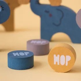 Alehop! es un emocionante juego de equilibrio y habilidad que desafía las leyes de la gravedad.