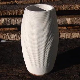 Vase Entrelaissé Rond est une pièce unique qui allie design algorithmique et artisanat