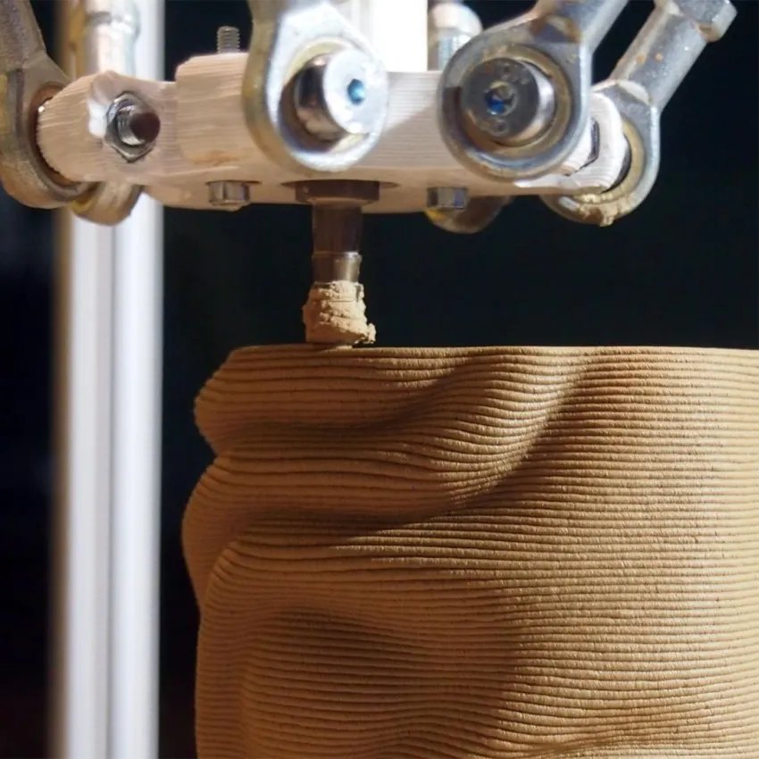 Interwoven Round Vase is a unique piece that combines algorithmic design