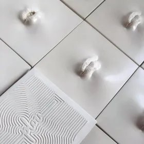 Baldosas Labios en relieve: el arte de las emociones