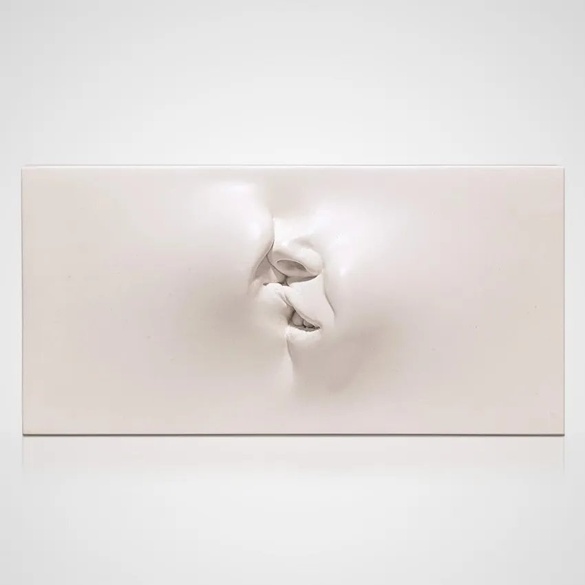 Kiss Tile - An Artistic Kiss Frozen in Time