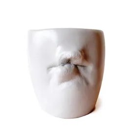 Macetas Lavios - Uniendo funcionalidad y arte con un toque de misterio.