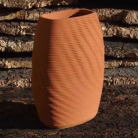 El jarrón Entrelazado rectangular es una pieza única