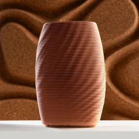 Vase Entrelaissé rectangular est une pièce unique qui allie design algorithmique et artisanat