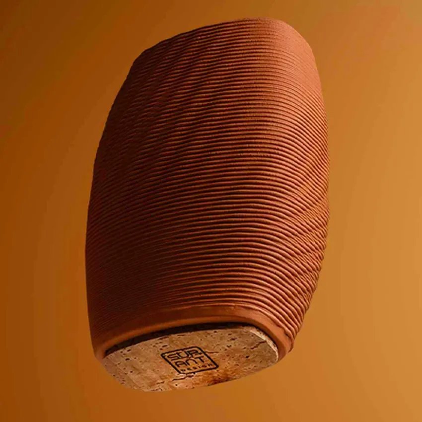 El jarrón Entrelazado rectangular es una pieza única