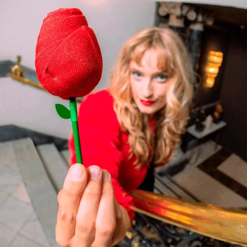 Discover the originality made socks in the shape of a rose!