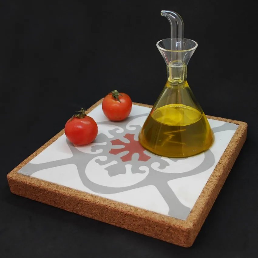Baldosas hidráulicas modernistas con diseños geométricos, florales y simétricos. Fabricadas artesanalmente, ideales como salvama