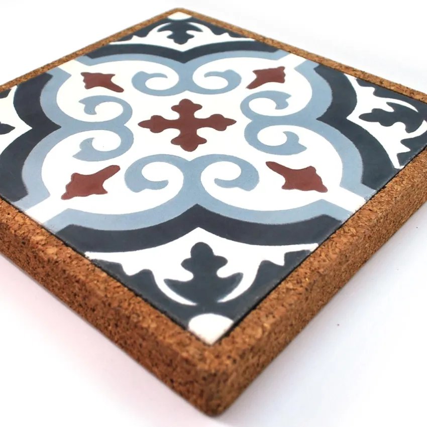 Baldosas hidráulicas modernistas con diseños geométricos, florales y simétricos. Fabricadas artesanalmente, ideales como salvama