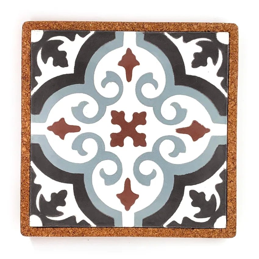 Baldosas hidráulicas modernistas con diseños geométricos, florales y simétricos. Fabricadas artesanalmente, ideales como salvama