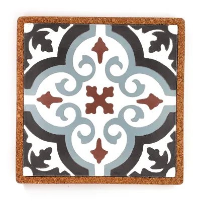 Baldosas hidráulicas modernistas con diseños geométricos, florales y simétricos. Fabricadas artesanalmente, ideales como salvama