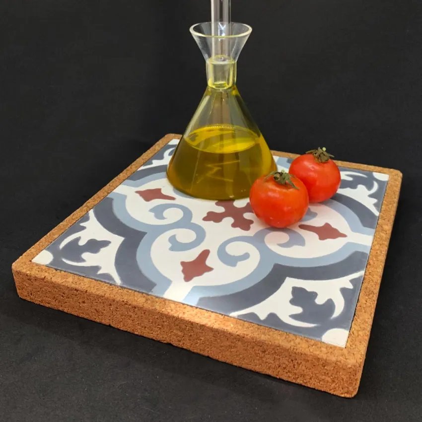 Baldosas hidráulicas modernistas con diseños geométricos, florales y simétricos. Fabricadas artesanalmente, ideales como salvama