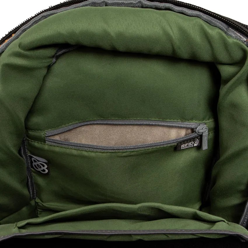 Black Adventure anti-theft backpack with zipper pocket