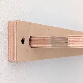 LA RAMPA – Support mural en bois pour skateboards