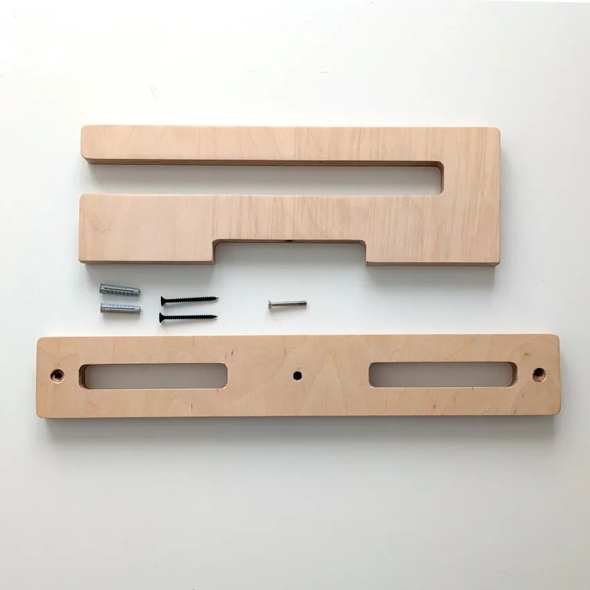 LA RAMPA – Wall mount for skateboards in natural birch plywood