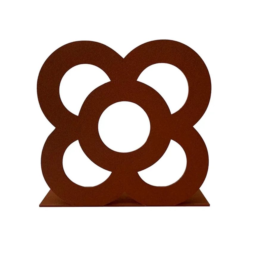 Panot Flor de Barcelona en metall oxidat – Disseny urbà icònic