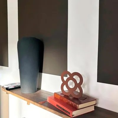 Flor de Barcelona in oxidized metal