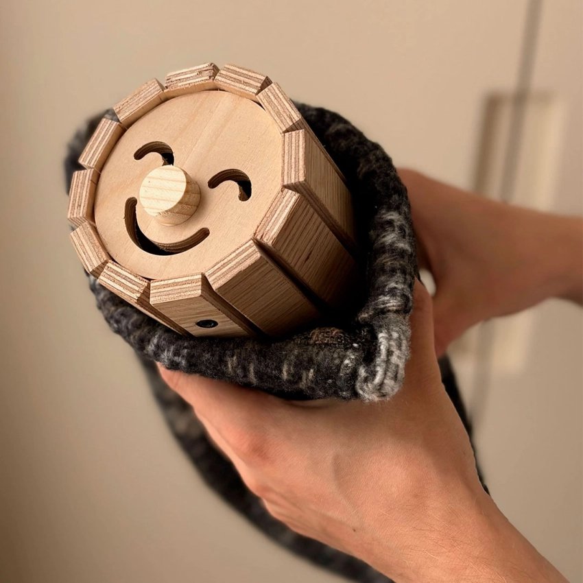 Tió de Navidad de madera – Disponible en 2 tamaños