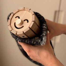 Tió de Navidad de madera – Disponible en 2 tamaños