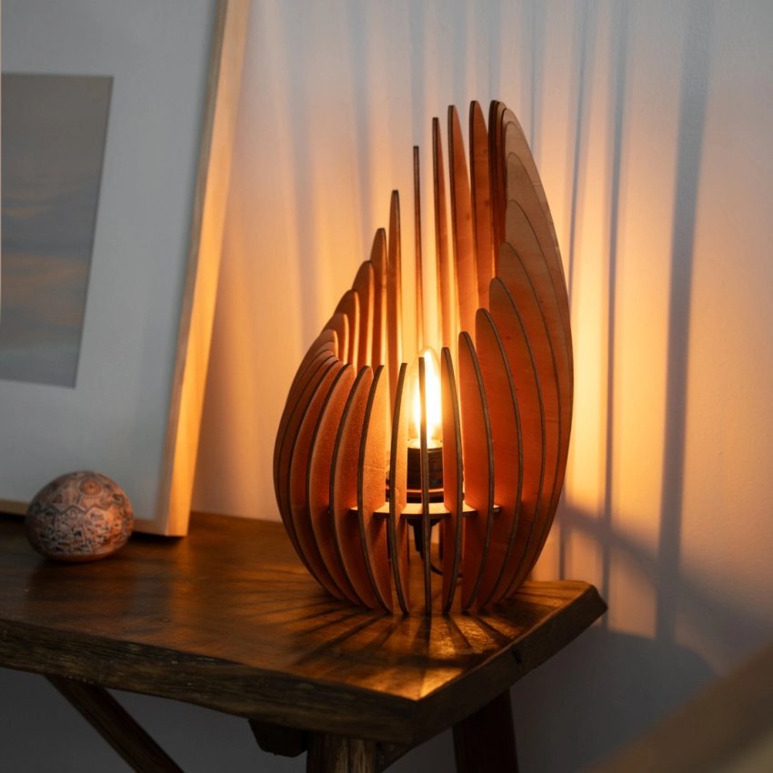 Nazaré curved wood lamp – handcrafted in Barcelona