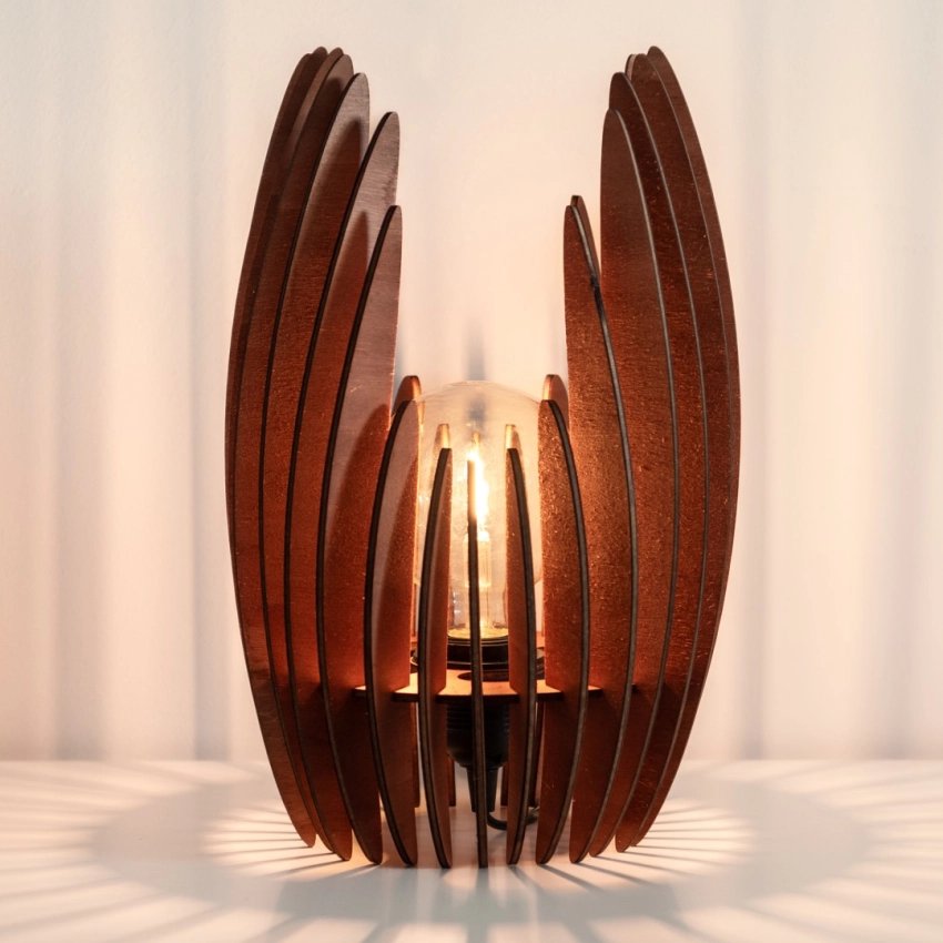 Lámpara Jorobada de madera – Artesanía contemporánea de Barcelona