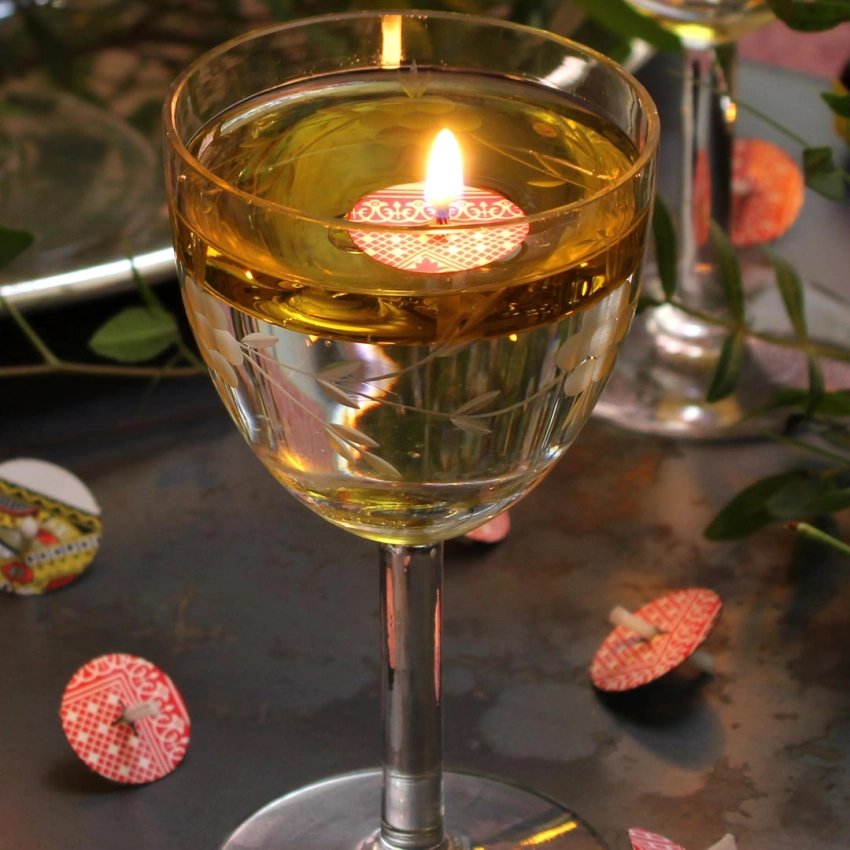 Velas Xinxetes Cerabella & Fournier – Mariposas flotantes hechas con naipes reciclados