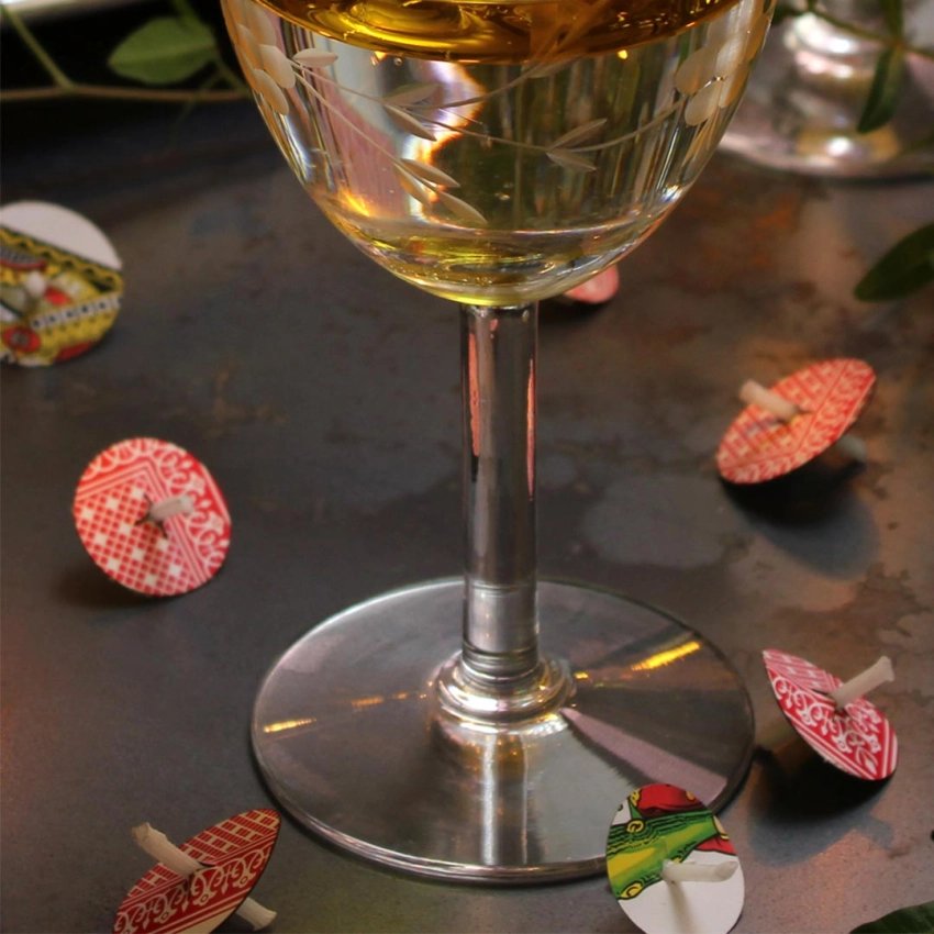 Xinxetes candles Cerabella & Fournier – Floating butterflies made from recycled playing cards