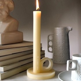 Kand: Una vela candelabro con esencia tradicional y diseño contemporáneo