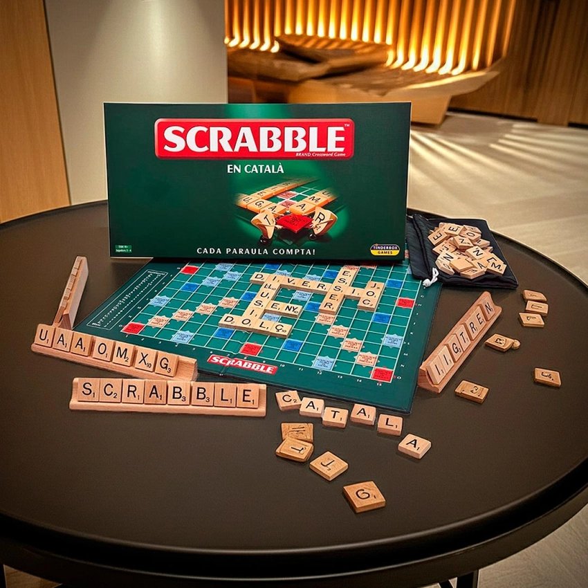 Scrabble en Catalán – Juego clásico de palabras con fichas de madera
