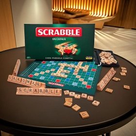 Scrabble en Català – Joc de paraules clàssic amb fitxes de fusta