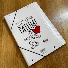 Chemise A4 En Patufet de Pilarín Bayés – Blanche ou Rouge