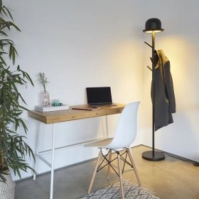 Porte-manteau sur pied avec lampe Chapeau noir – Design en métal