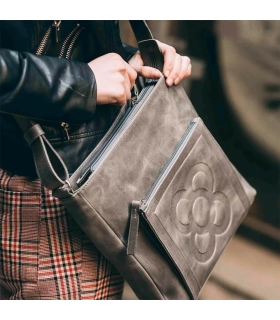Bolso bandolera panot de Barcelona en piel grabada
