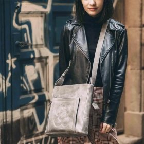 Bolso bandolera panot de Barcelona en piel grabada