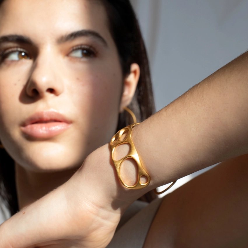 Pulsera Gaudí Casa Milà dorada baño oro 24K