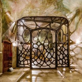 Anillo Gaudí Casa Milà ancho dorado baño oro 24K