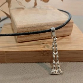 Castellers Pendant