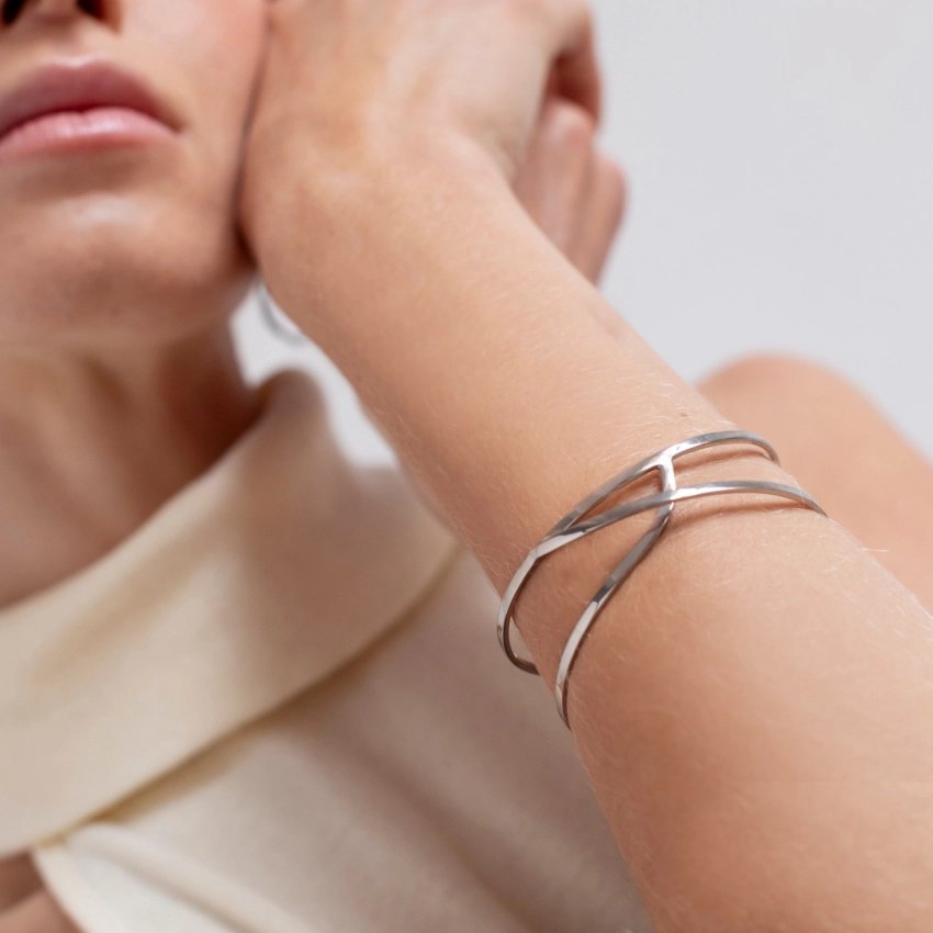 Embolic sculptural bracelet gold or silver