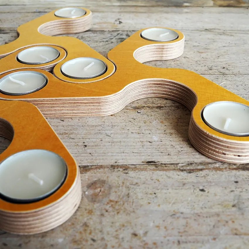 Candelabro Tesela Mostaza vista diagonal