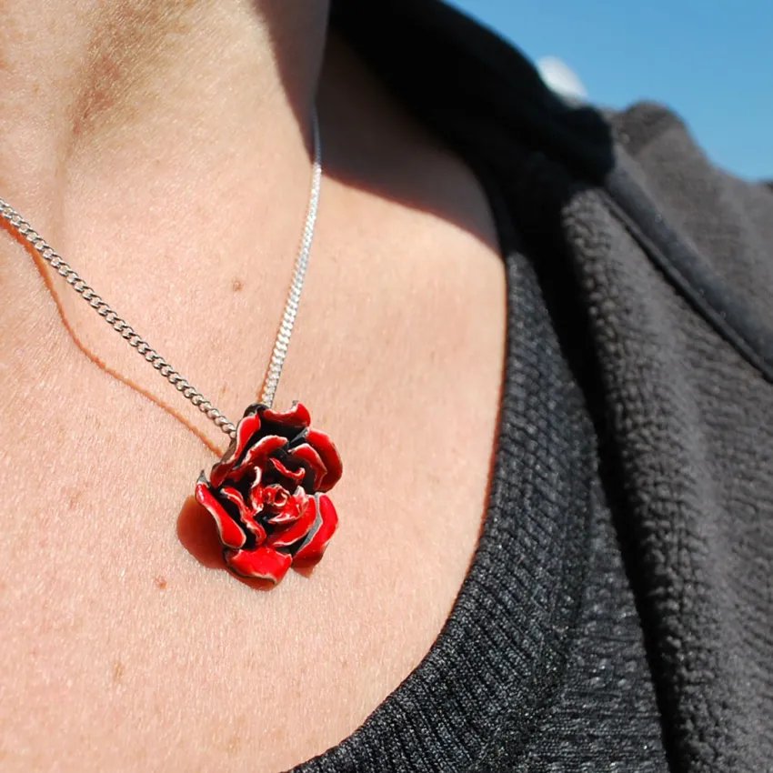Pendentif Sant Jordi rose - pendentif en argent émaillé rouge