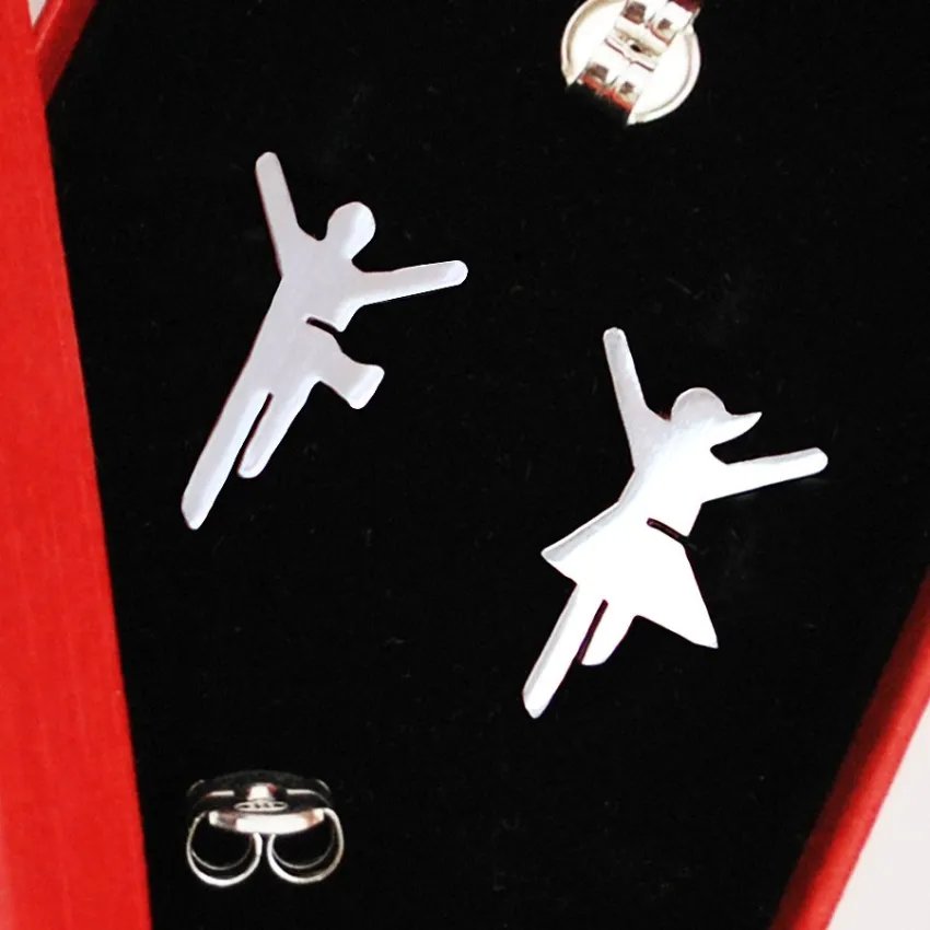 Pendientes sardana brillantes fondo negro